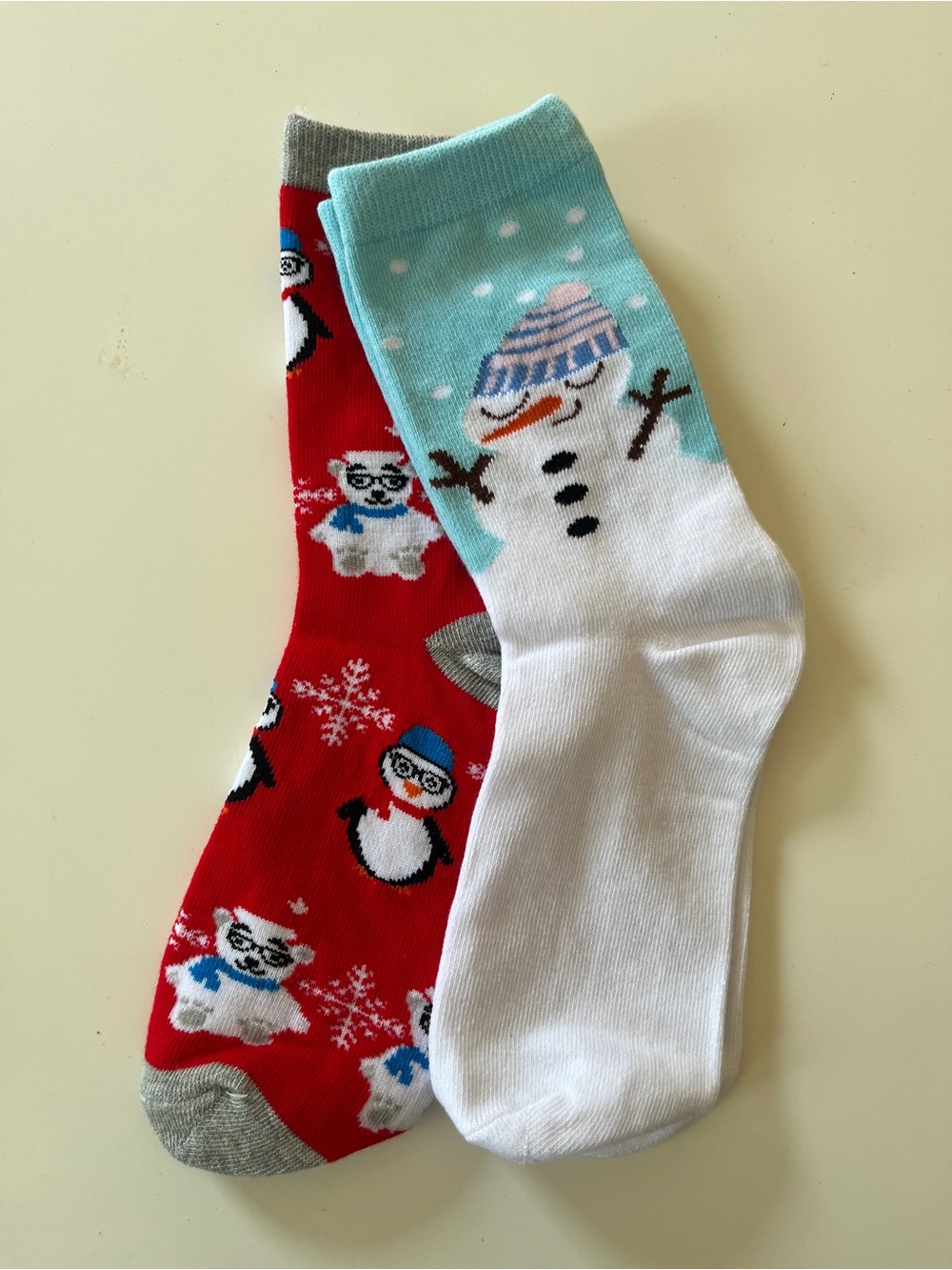 Womens Festive Holiday Crew Socks - 2 pairs